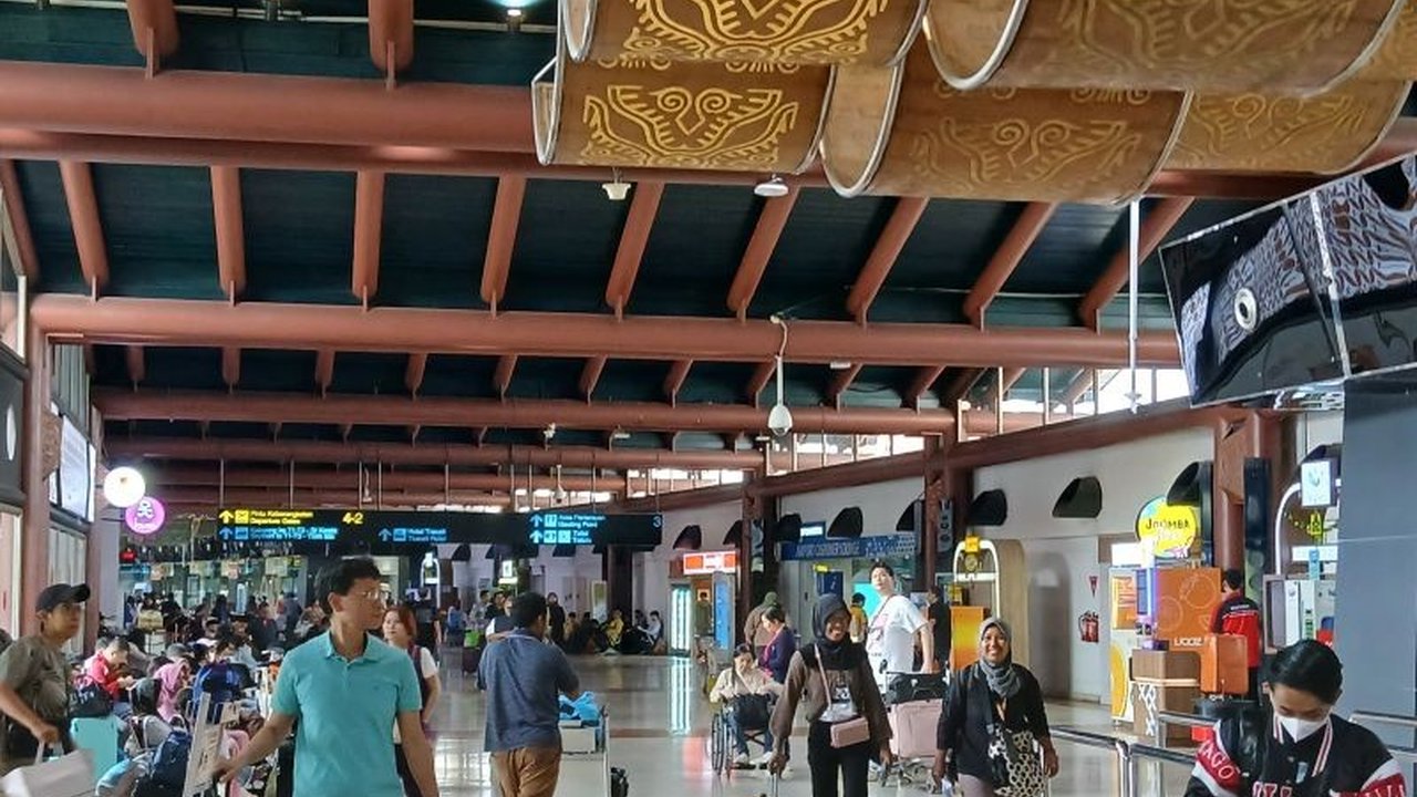 H-6 Lebaran, Bandara Soekarno-Hatta (Soetta) mencatat pergerakan penumpang mencapai 146.006 orang, meningkat signifikan dibandingkan hari sebelumnya, dan memproyeksikan angka fantastis hingga 3,6 juta penumpang selama periode mudik Lebaran 2025.