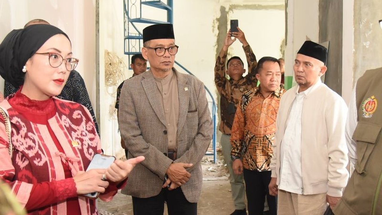 Anggota DPR RI, Abdul Fikri Faqih, mendorong revisi UU Penanggulangan Bencana 2007 untuk mengatasi kekurangan dalam penanggulangan bencana di Indonesia, termasuk standar yang tidak konsisten dan sistem peringatan dini yang kurang memadai.