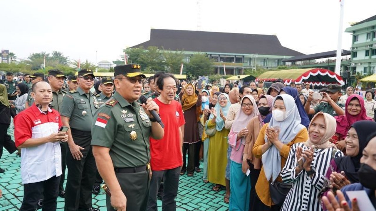 Kodam XII/Tanjungpura menggelar Bazar Ramadhan serentak untuk membantu masyarakat mendapatkan kebutuhan pokok dengan harga terjangkau dan menekan inflasi menjelang Idulfitri.