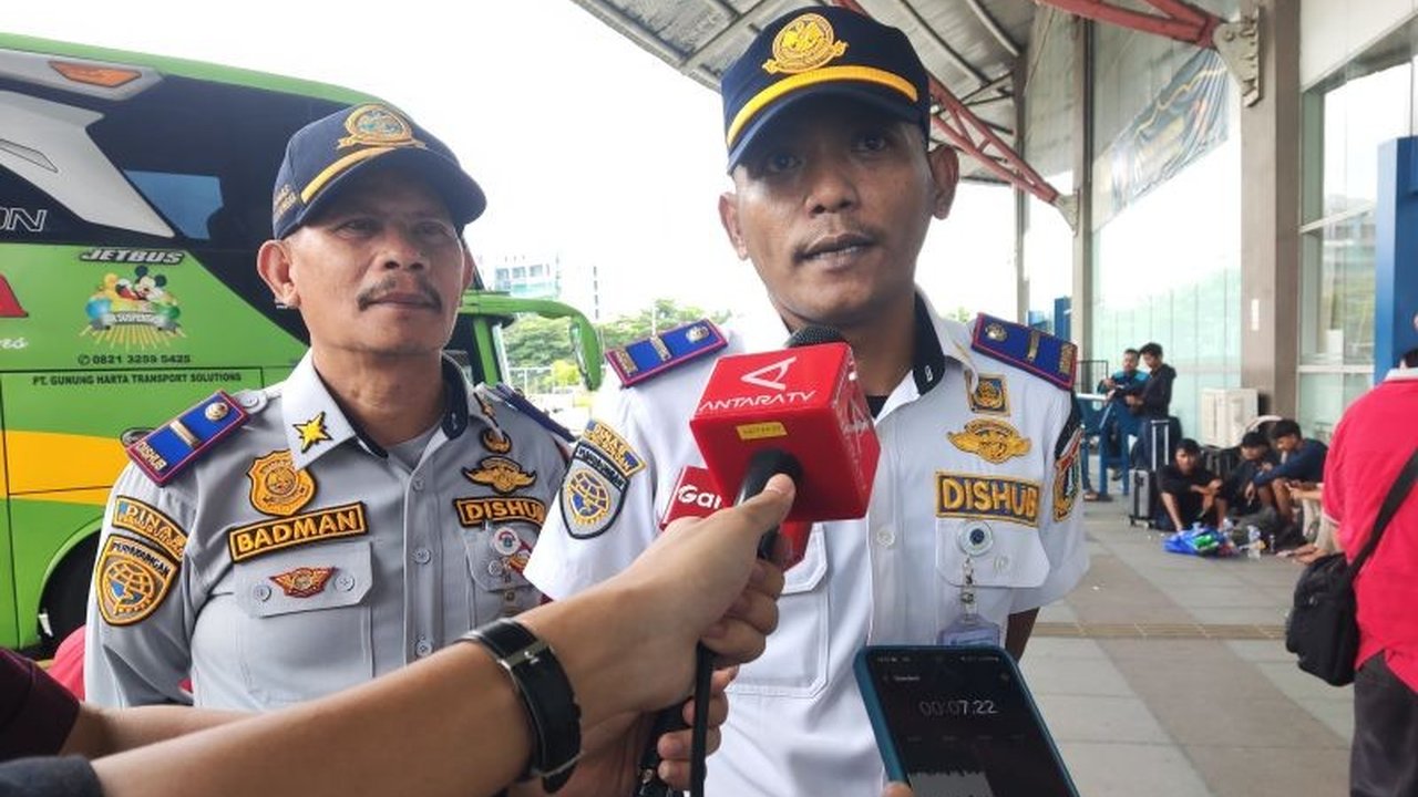 Terminal Pulogebang memberangkatkan 1.622 pemudik dengan 167 bus AKAP menuju berbagai daerah di Sumatera dan Jawa pada H-6 Lebaran 2025, dengan prioritas pengecekan kesehatan sopir.