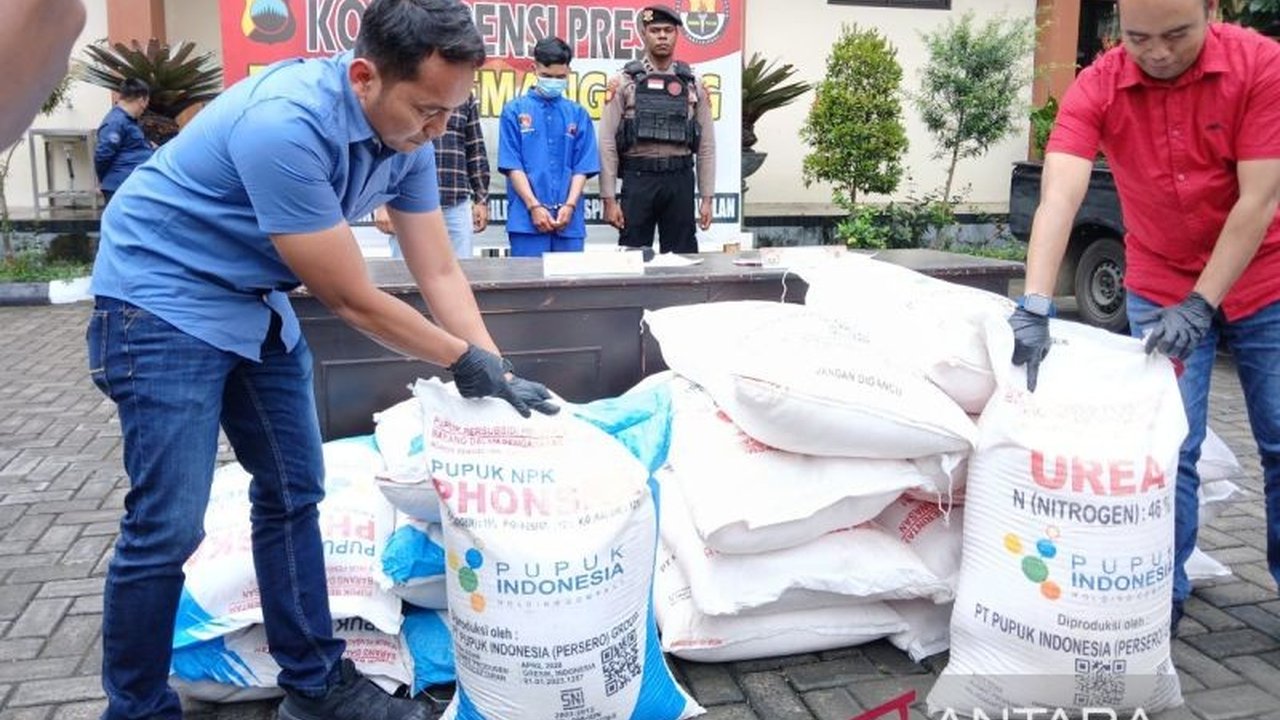 Polres Temanggung menahan S (33) karena menyalahgunakan pupuk bersubsidi, menjualnya kembali dengan keuntungan hingga merugikan negara sekitar Rp120 juta.