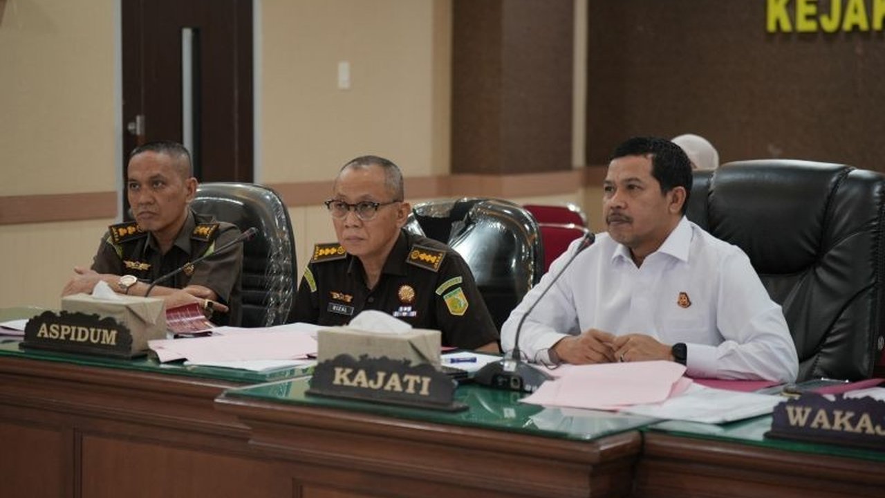 Kejaksaan Tinggi Sulawesi Selatan menyetujui Restorative Justice (RJ) untuk kasus penganiayaan di Tana Toraja yang dilatarbelakangi perbedaan dukungan Pilkada 2024, demi mengembalikan hubungan paman dan keponakan.