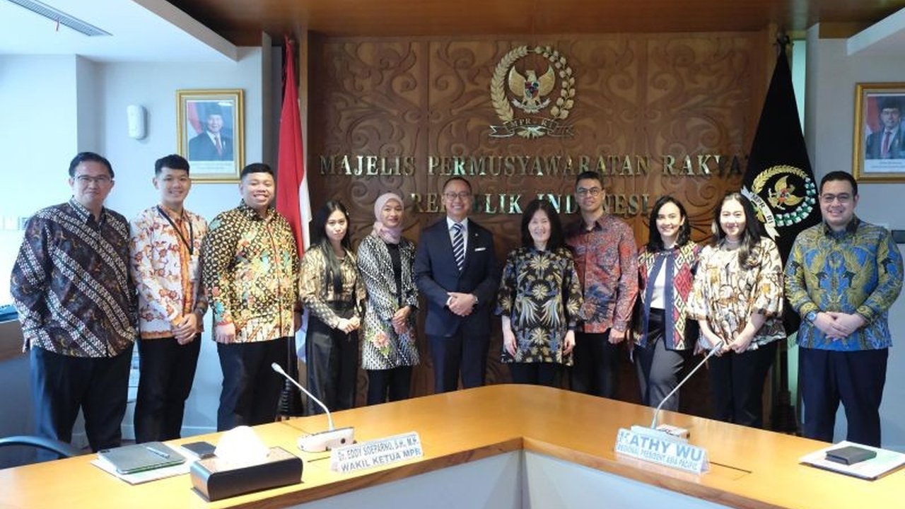 Wakil Ketua MPR Eddy Soeparno mendorong pembangunan ketahanan energi Indonesia melalui pengembangan energi terbarukan dan teknologi CCS, serta transisi energi bertahap hingga 2035.