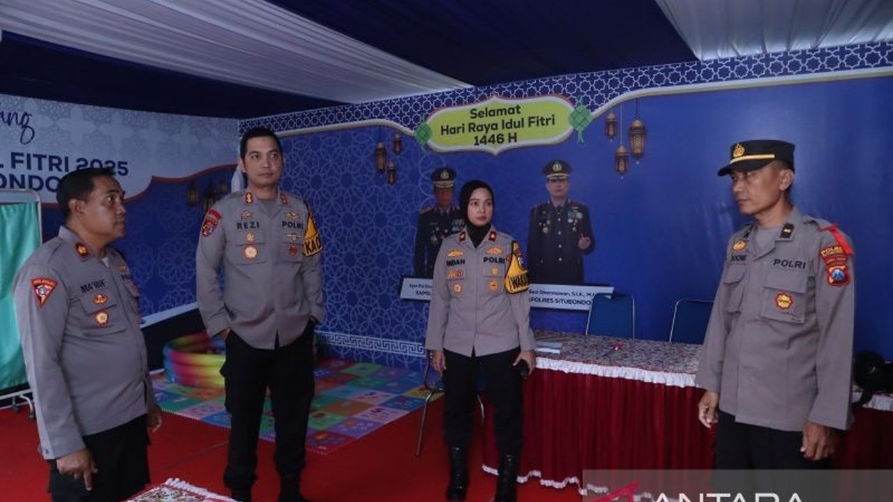 Kapolres Situbondo, AKBP Rezi Dharmawan, meninjau kesiapan pos pengamanan dan pelayanan di jalur pantura untuk memastikan kelancaran arus mudik Lebaran 2025.