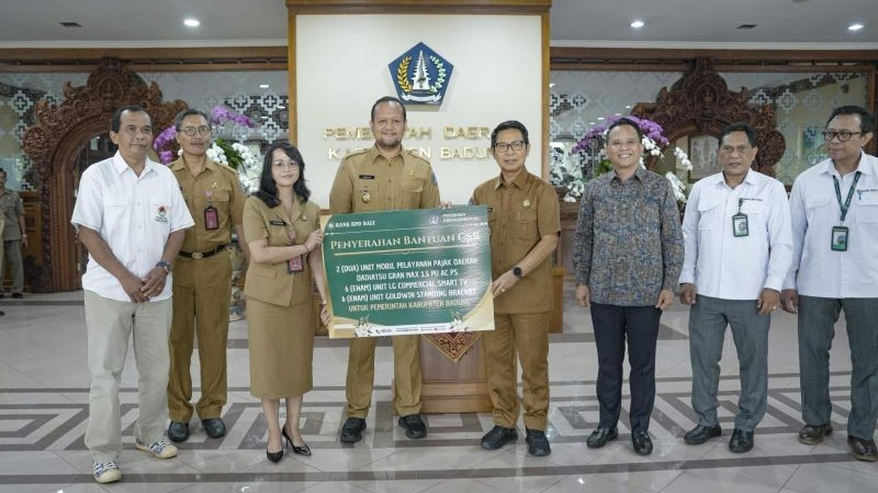 PT BPD Bali memberikan bantuan berupa mobil pelayanan pajak dan perangkat teknologi untuk meningkatkan Pendapatan Asli Daerah (PAD) Kabupaten Badung, Bali.