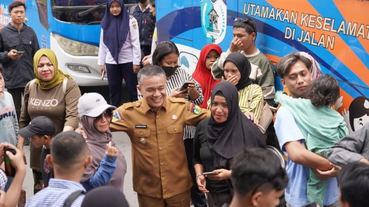 Pemerintah Kota Palu memfasilitasi program mudik gratis Lebaran 2025 jalur laut dari Surabaya-Balikpapan, membawa ribuan pemudik dan berdampak positif pada perekonomian daerah.