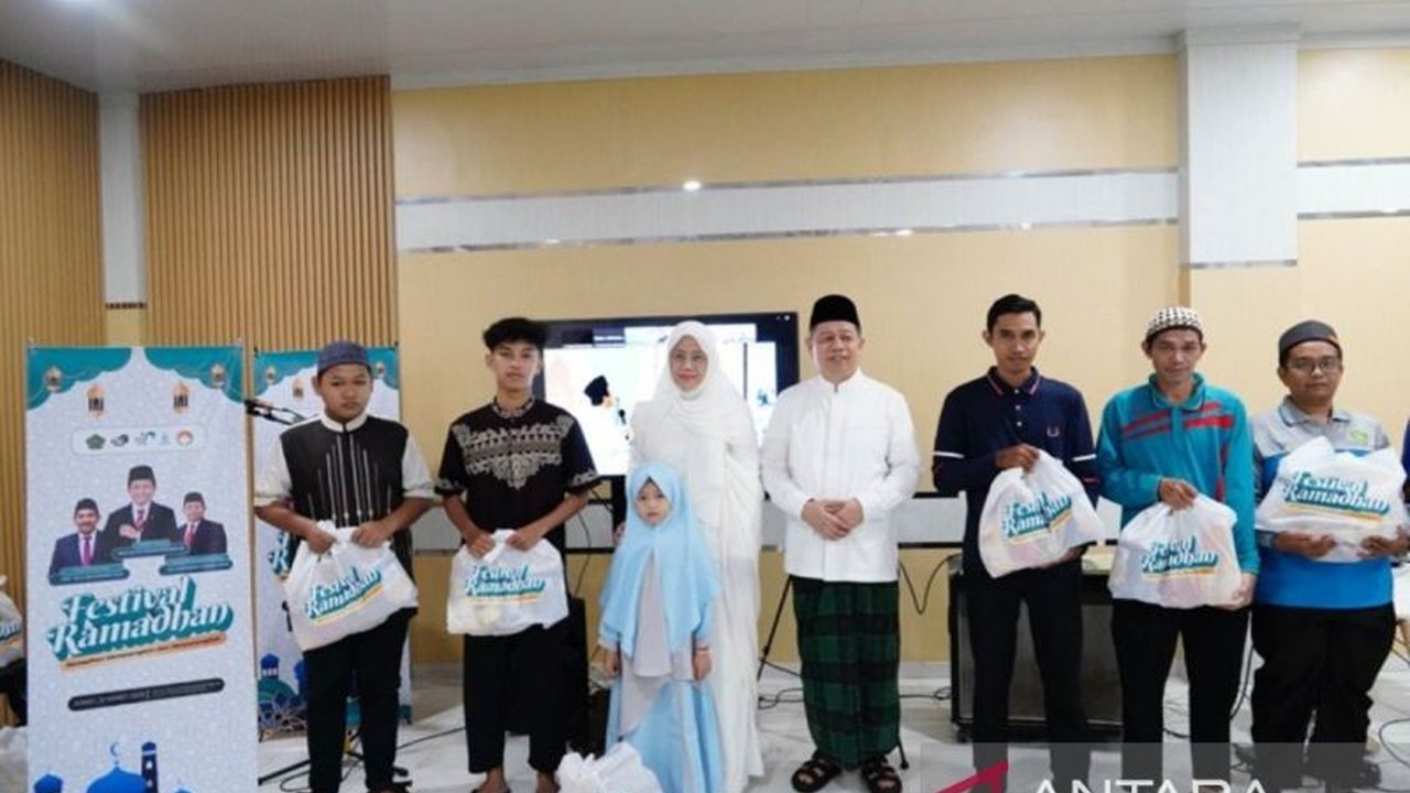 Kemenag Kalsel bersama BAZNAS dan LAZ menyalurkan 16.025 paket sembako dalam Festival Ramadhan 2025 untuk masyarakat kurang mampu di Kalimantan Selatan.