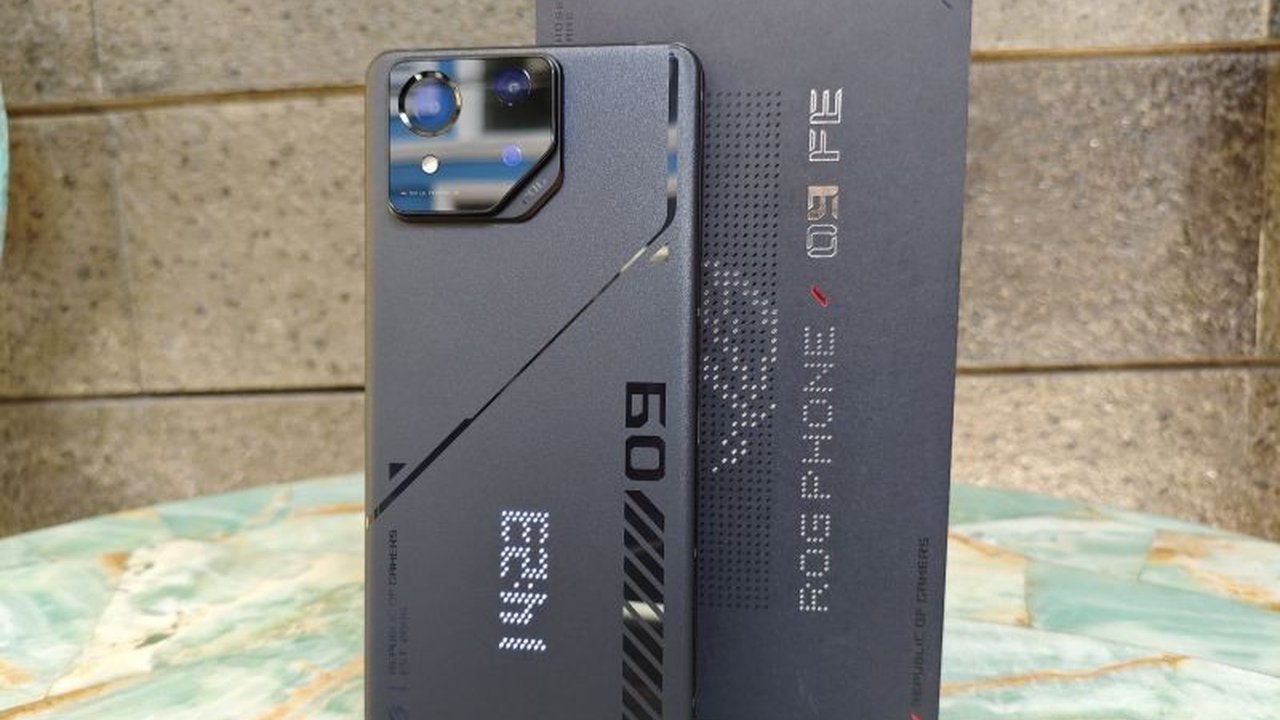 ASUS ROG Phone 9 FE hadir dengan performa gaming maksimal berkat Snapdragon 8 Gen 3, layar 185Hz, dan fitur AI canggih, namun harga jualnya tetap kompetitif.