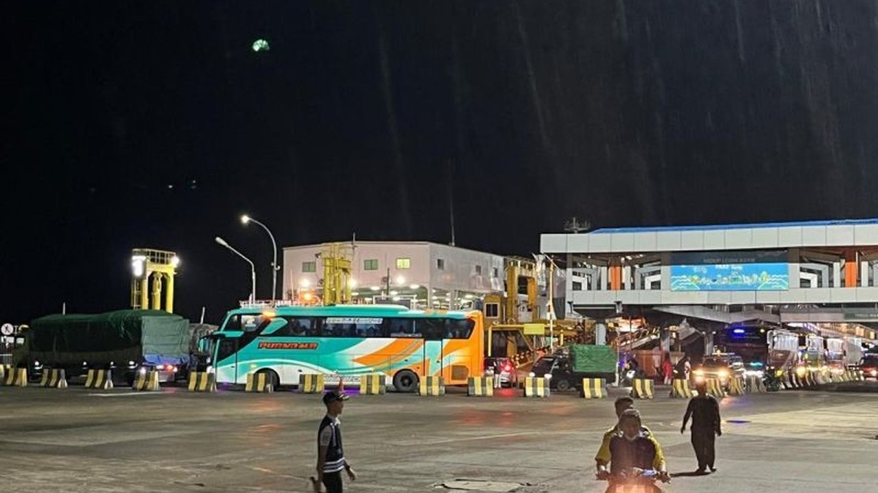 PT ASDP Cabang Bakauheni memprediksi puncak arus mudik Lebaran 2025 akan terjadi pada H-3, dan telah menyiapkan 75 kapal untuk mengantisipasi lonjakan pemudik.