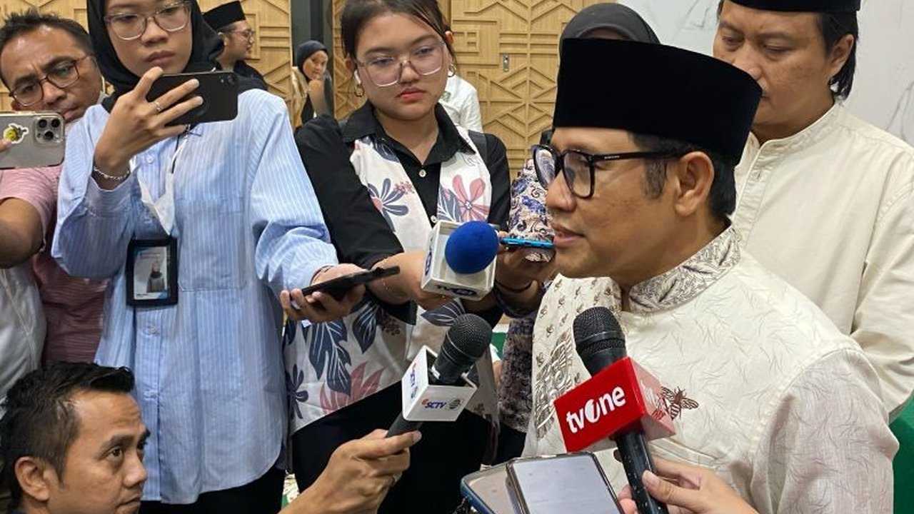 Menteri Koordinator Bidang Pembangunan Manusia dan Kebudayaan (Menko PMK) Muhaimin Iskandar menegaskan bahwa pemaksaan meminta THR tidak perlu dilakukan karena sudah menjadi kewajiban perusahaan, sementara polisi menindak tegas oknum ormas yang melakukan.