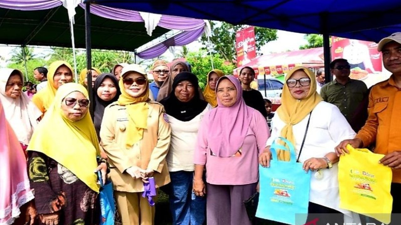 Wakil Gubernur Gorontalo, Idah Syahidah Rusli Habibie, mengajak masyarakat Gorontalo untuk mengurangi sampah plastik dengan membawa tas belanja sendiri saat berbelanja ke pasar, sebagai upaya pelestarian lingkungan.