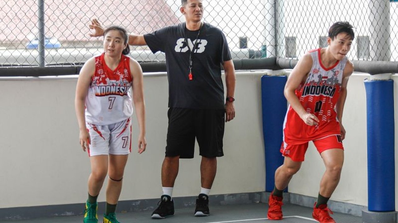 Timnas basket 3x3 putra dan putri Indonesia berangkat ke Singapura untuk berlaga di FIBA 3X3 Asia Cup 2025 dengan tekad meraih medali emas.