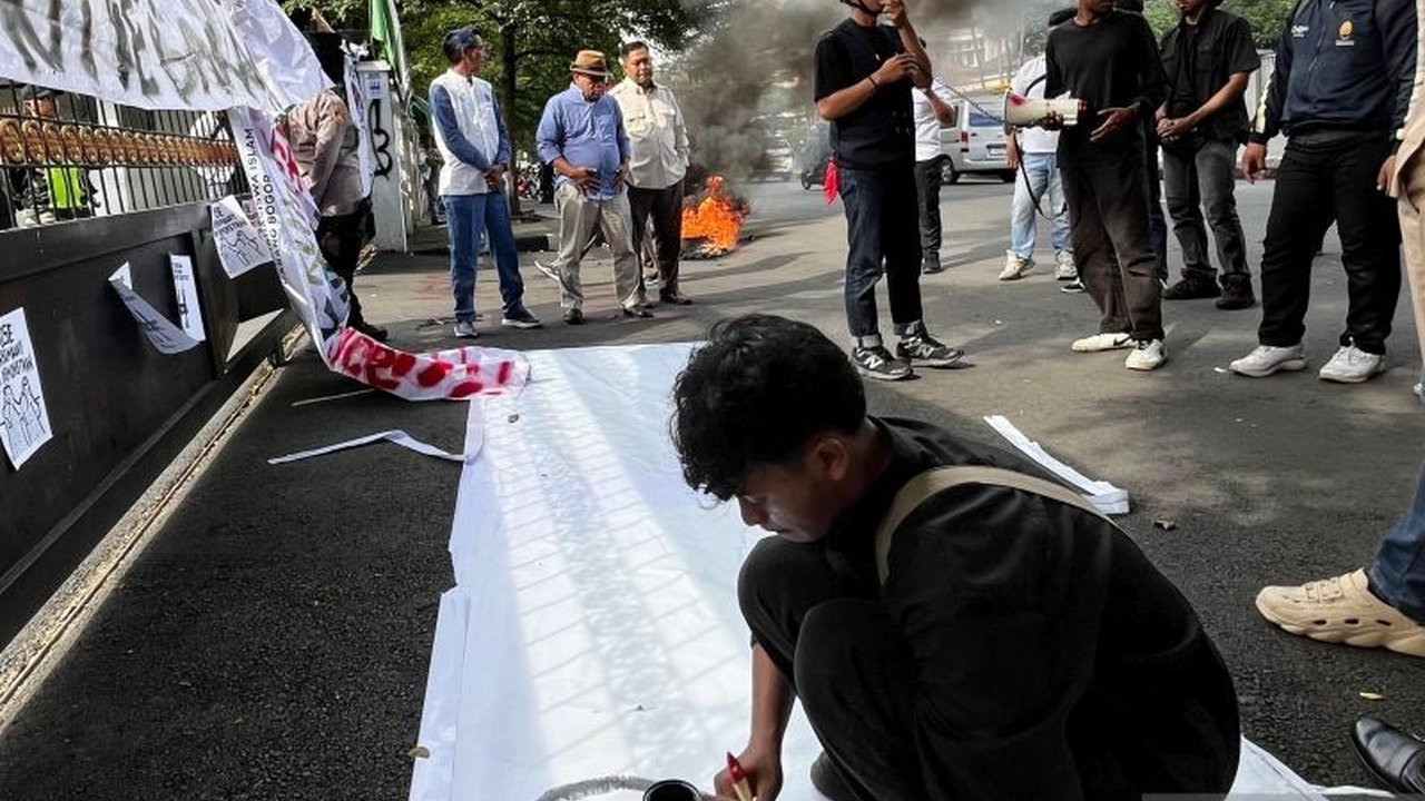 Mahasiswa HMI MPO Cabang Bogor menggelar aksi demo menolak revisi UU TNI, DPRD Kota Bogor responsif dan akan kirim surat ke pemerintah pusat serta mendorong jalur hukum konstitusional.