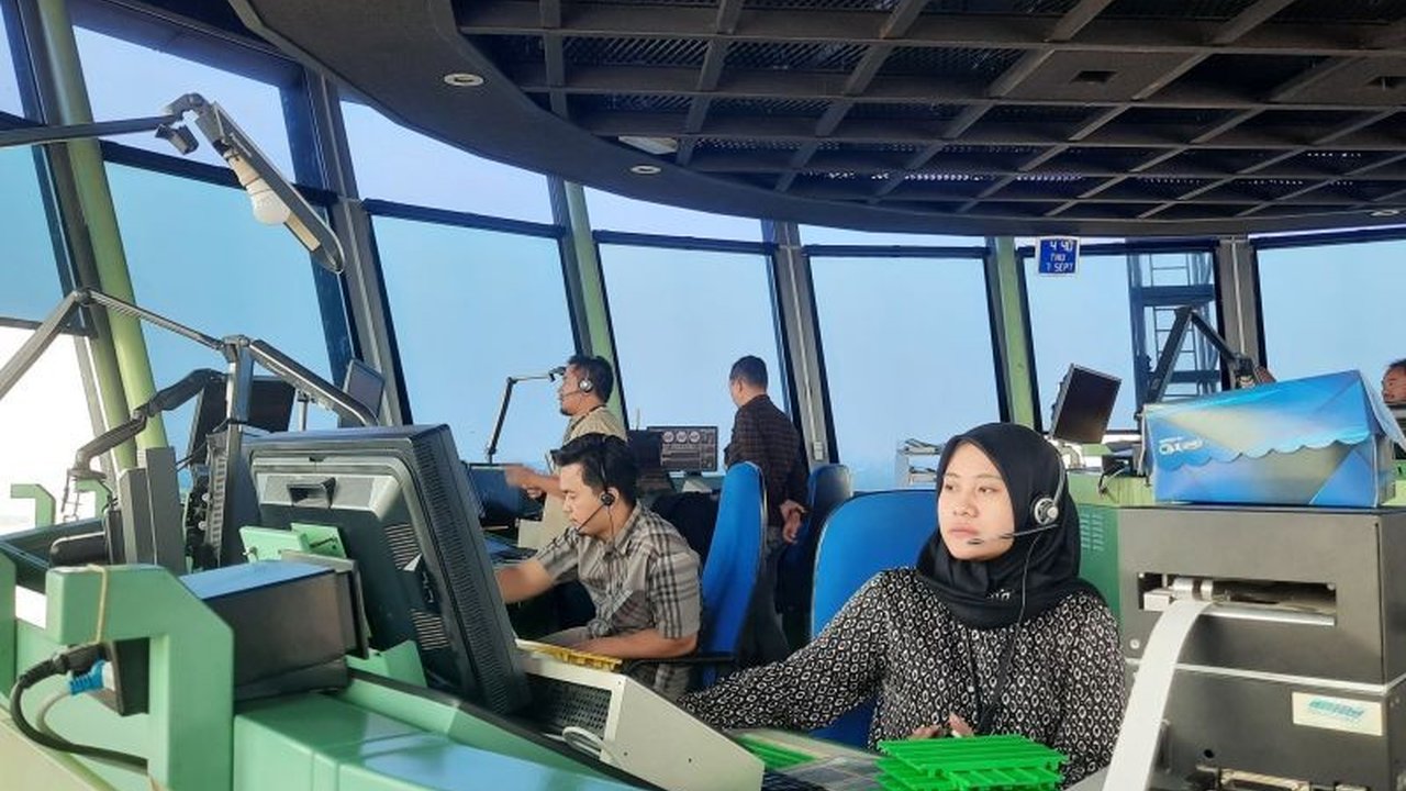 AirNav Indonesia siapkan berbagai strategi untuk memastikan kelancaran navigasi penerbangan selama periode mudik Lebaran 2025, dengan proyeksi kenaikan lalu lintas penerbangan sebesar 5 persen.
