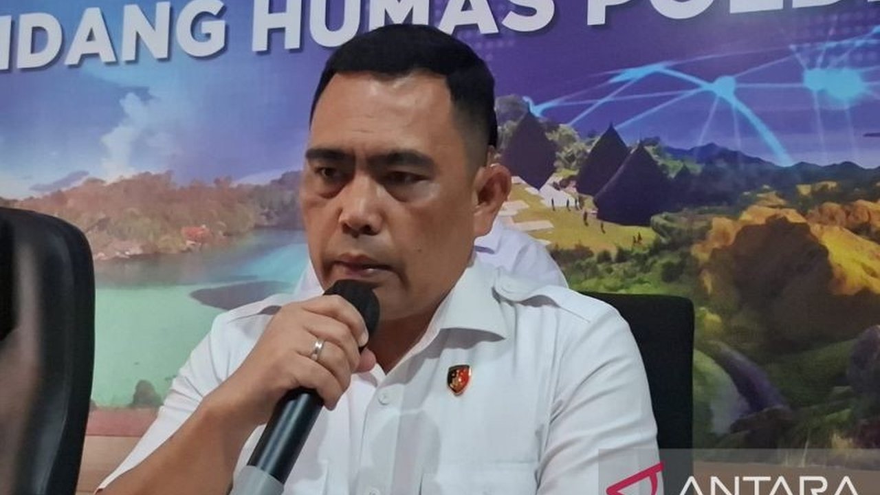 Seorang mahasiswi di Kupang ditetapkan sebagai tersangka kasus kekerasan seksual yang melibatkan eks Kapolres Ngada, AKBP Fajar, setelah diperdaya dengan janji uang untuk mencari anak di bawah umur.