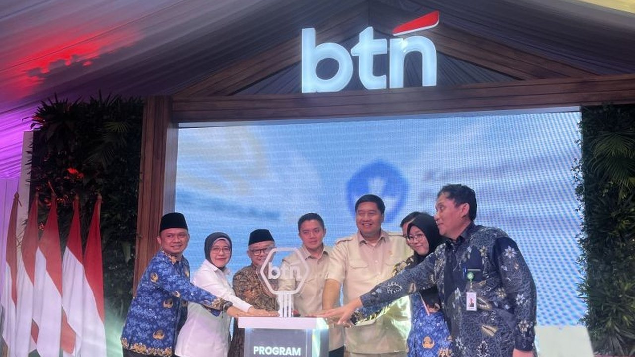 Pemerintah meluncurkan Program Rumah untuk Guru Indonesia, menyediakan 20.000 unit rumah subsidi bagi guru di 8 lokasi hingga 2025 untuk meningkatkan kesejahteraan dan kualitas pendidikan.