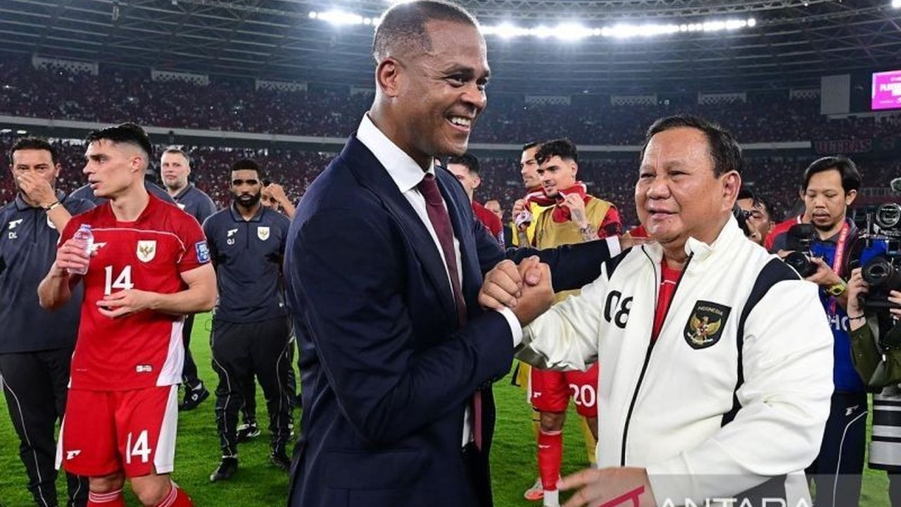 Presiden Prabowo Subianto menunjukkan antusiasme tinggi saat menyaksikan dan merayakan gol semata wayang Timnas Indonesia yang mengalahkan Bahrain dalam Kualifikasi Piala Dunia 2026.