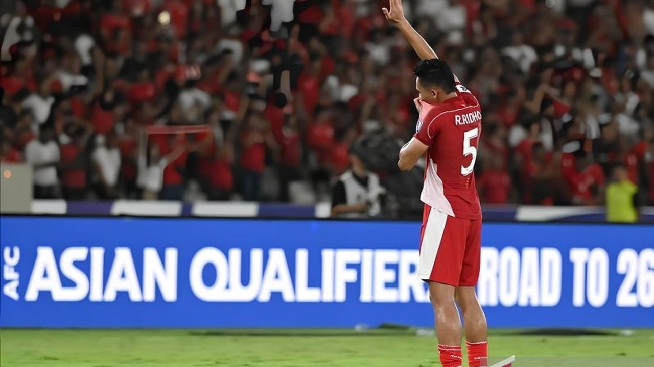 Kapten Timnas Indonesia, Jay Idzes, merasa nyaman berduet dengan Rizky Ridho di jantung pertahanan Garuda, meskipun ia juga memuji kualitas Mees Hilgers.