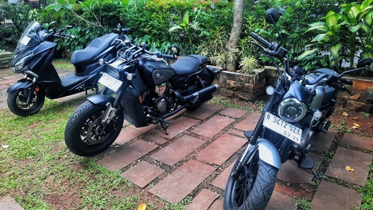 Meskipun memiliki motor listrik RX Electric Sportbike di China, QJMotor Indonesia tetap fokus memasarkan motor konvensional  karena masih dalam tahap mempelajari pasar motor listrik di Indonesia.