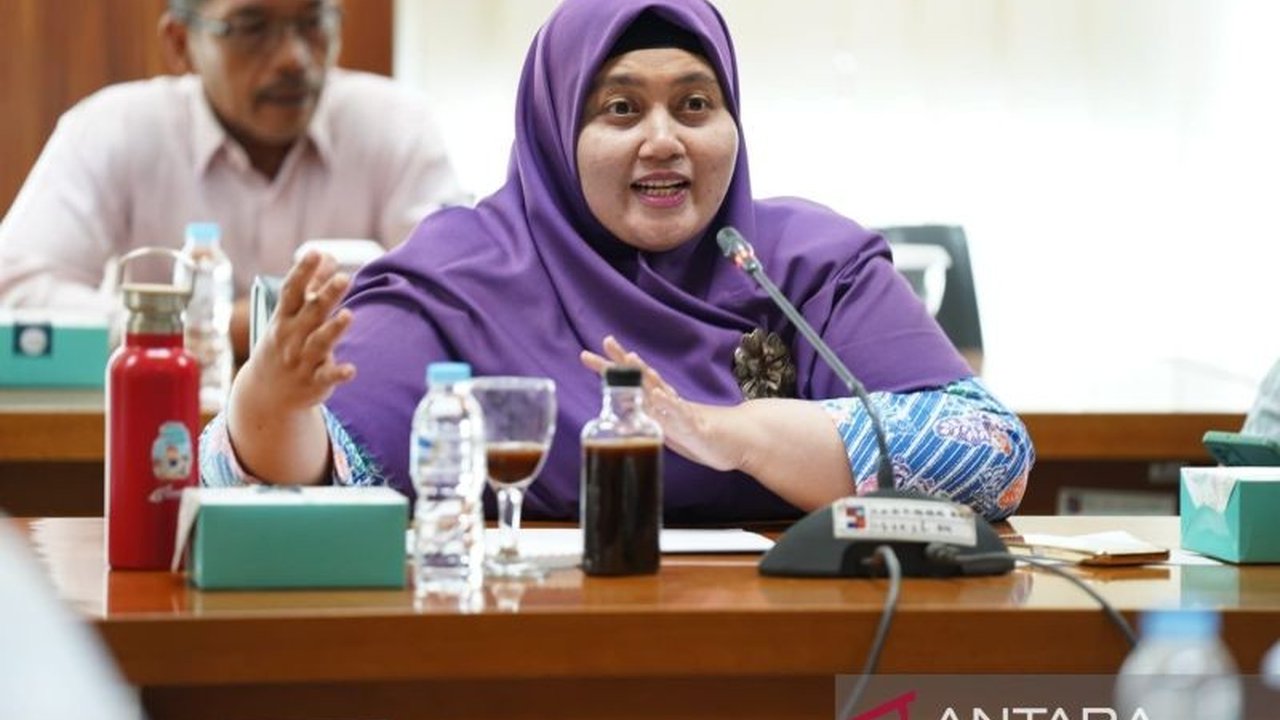 Anggota Komisi IV DPRD Kota Bogor menyoroti permintaan THR dan gaji ke-13 dari petinggi RSUD Kota Bogor dari APBD, di tengah kondisi pelayanan rumah sakit yang dikeluhkan masyarakat.