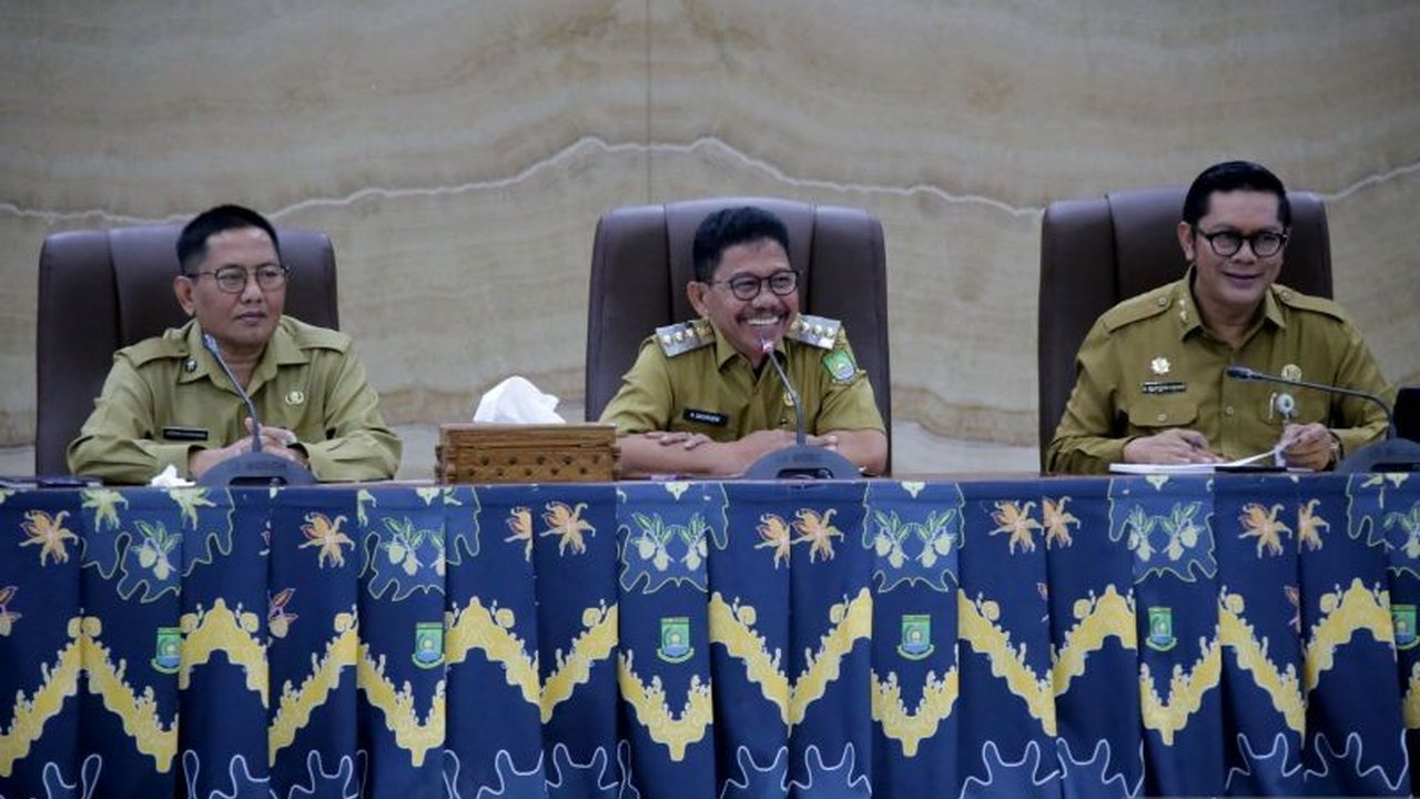 Wali Kota Tangerang, Sachrudin, mengeluarkan larangan tegas penggunaan kendaraan dinas, baik pelat merah maupun hitam, untuk mudik Lebaran demi menjaga akuntabilitas dan pelayanan publik.