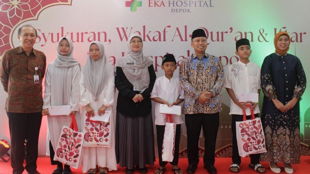 Eka Hospital Depok resmikan operasionalnya dengan wakaf 1.000 Al-Quran dan santunan anak yatim, menandai komitmen terhadap masyarakat Depok.