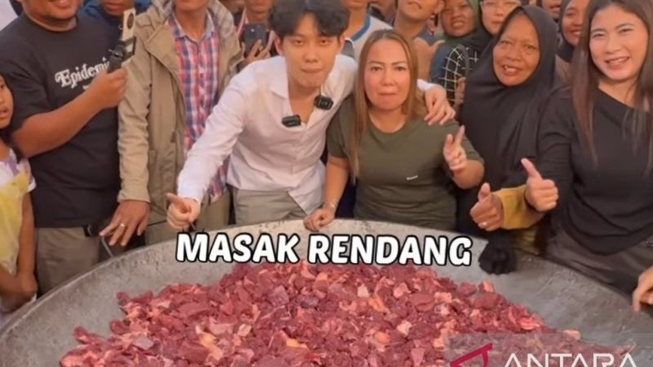 Aksi Willie Salim memasak rendang 200 kg di Palembang berujung kontroversi, warga marah besar karena citra kota dinilai rusak dan menuntut pertanggungjawaban.
