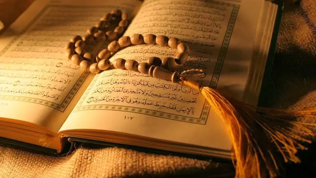 Video ini membuktikan bahwa lantunan ayat suci Alquran dapat menenangkan hati siapapun yang mendengarkannya.