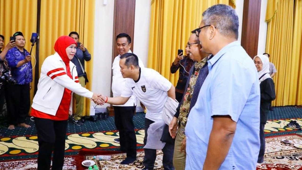 Pemerintah Provinsi Jawa Timur memperkuat kolaborasi dengan media massa untuk mendukung pembangunan daerah dan meningkatkan kesejahteraan masyarakat, ditandai dengan nonton bareng pertandingan Timnas Indonesia.