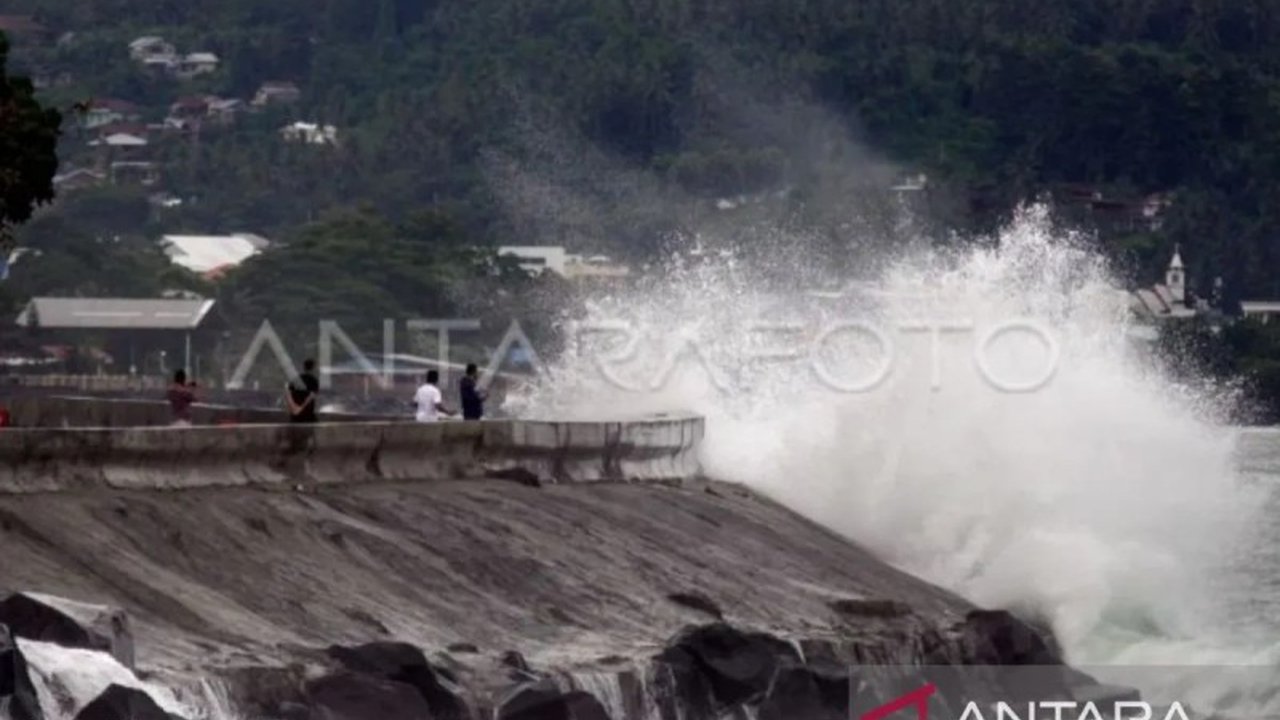 Pemerintah Provinsi DKI Jakarta pasang geobag di sejumlah titik rawan banjir rob di Jakarta Utara sebagai langkah mitigasi jangka pendek, sembari menunggu proyek NCICD rampung pada 2030.