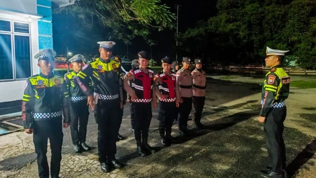 Jelang Idul Fitri 1446 H, Polres Natuna tingkatkan patroli malam untuk mencegah gangguan keamanan dan ketertiban, serta imbau masyarakat waspada dan menjaga keamanan rumah masing-masing.