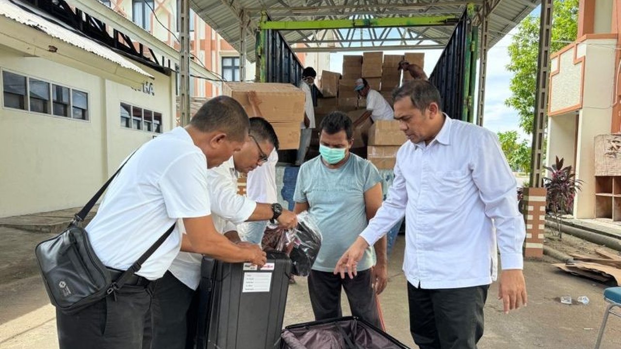 Kemenag Sumbar telah mendistribusikan 653 koper bagi jamaah calon haji Kota Padang dan sebagian Pesisir Selatan, dengan tambahan koper yang akan segera tiba.