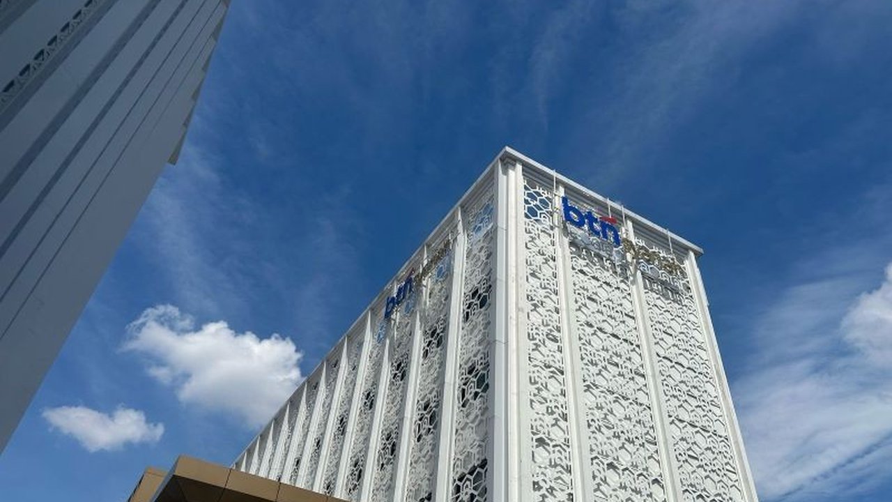 BTN Syariah berhasil meraih tiga penghargaan bergengsi sebagai unit bisnis syariah terbaik, sekaligus mencatatkan peningkatan laba bersih dan aset yang signifikan di tahun 2024.