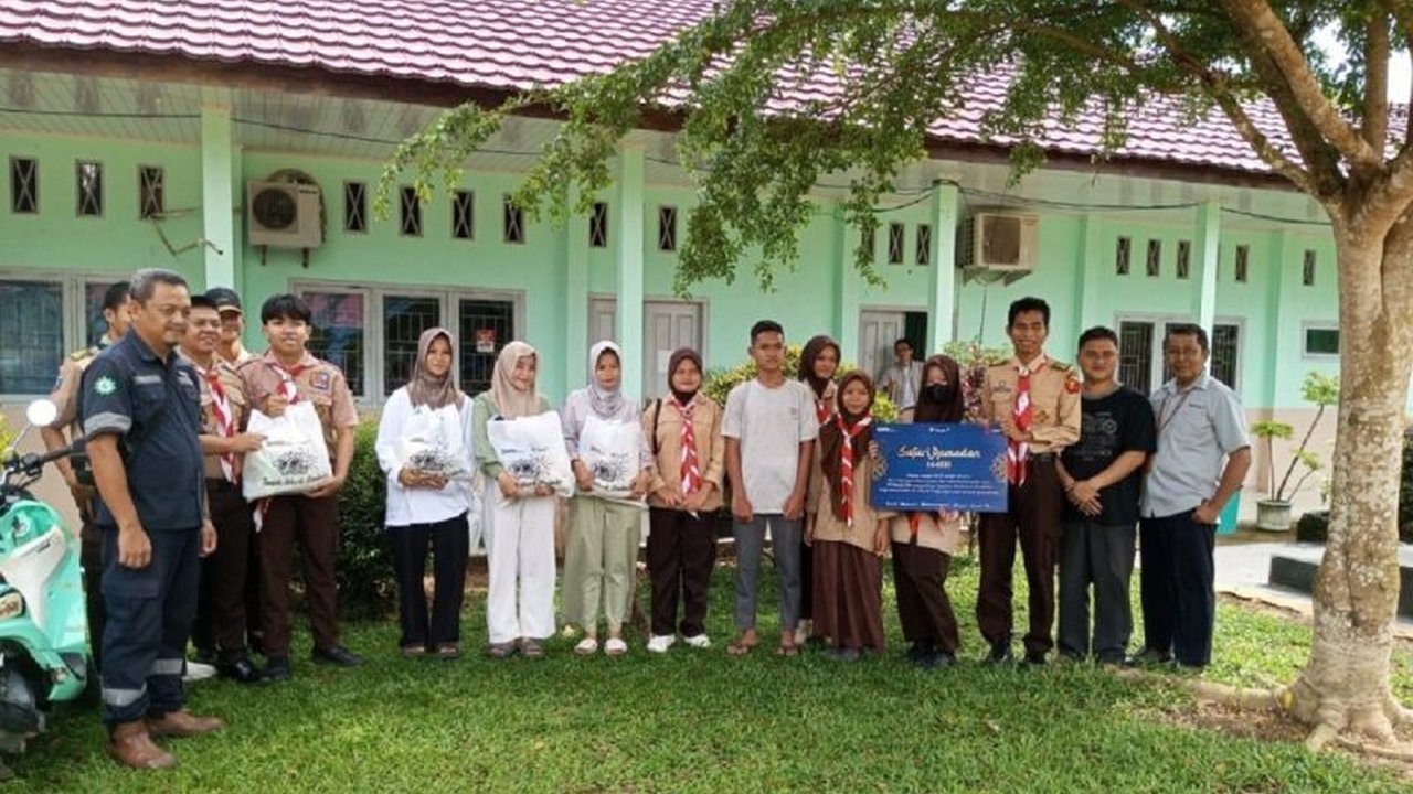 PT Timah Berbagi Kebahagiaan: Salurkan Sembako untuk Anak Yatim dan Warga Kurang Mampu