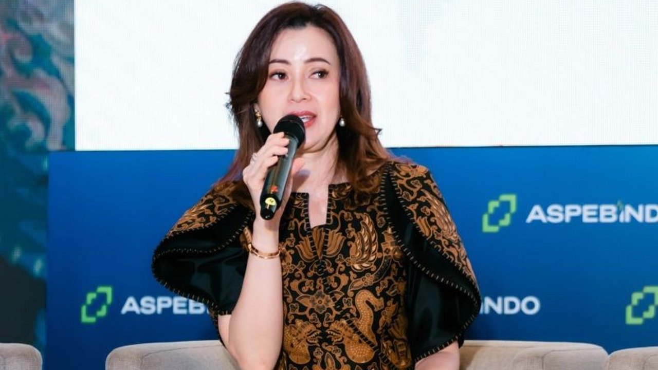 Alexandra Askandar, mantan Wadirut Bank Mandiri, resmi ditunjuk sebagai Wakil Direktur Utama BNI, membawa pengalaman dan prestasi gemilang di dunia perbankan nasional.