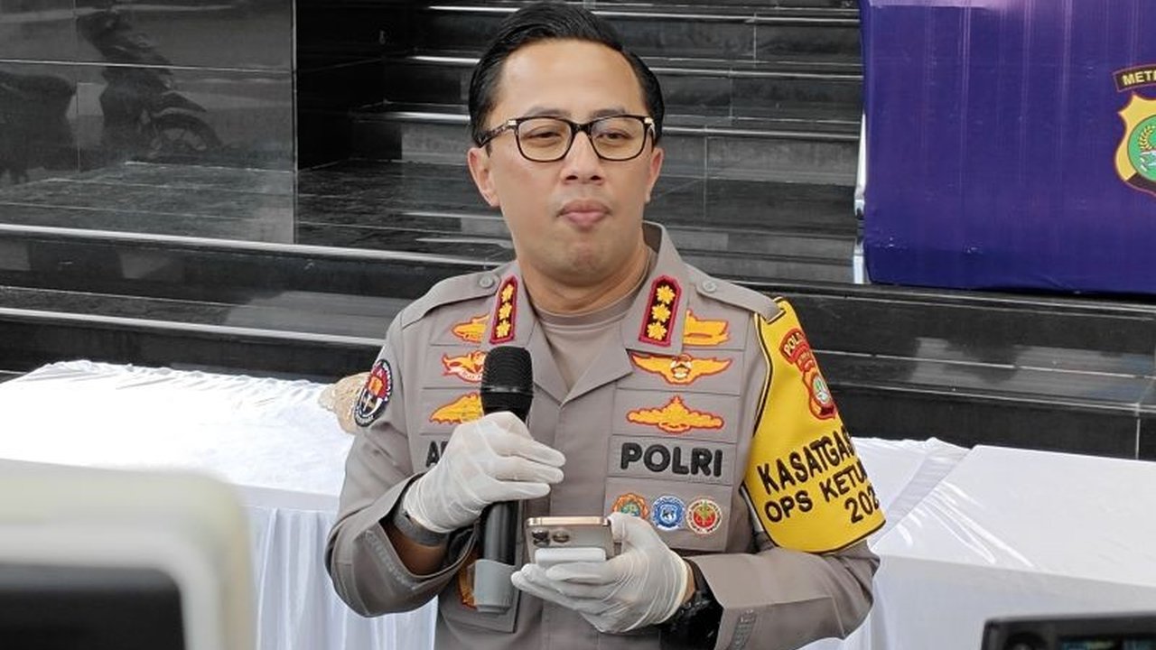 Polda Metro Jaya memperpanjang penahanan Nikita Mirzani dan asistennya, IM, terkait kasus dugaan pemerasan dan pengancaman terhadap dokter RG selama 40 hari.