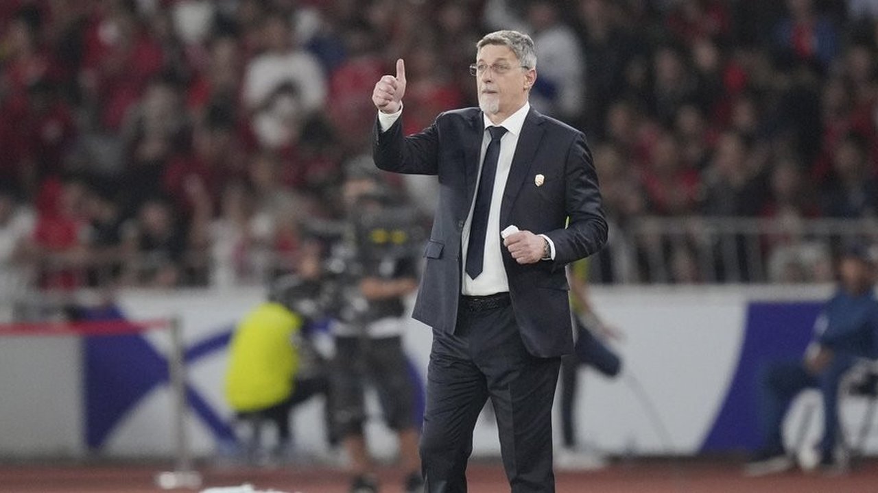 Cerita Pelatih Bahrain: Sebelum Laga Nyinyirin Timnas Indonesia, Usai Laga Nggak Terima Dicemooh Suporter