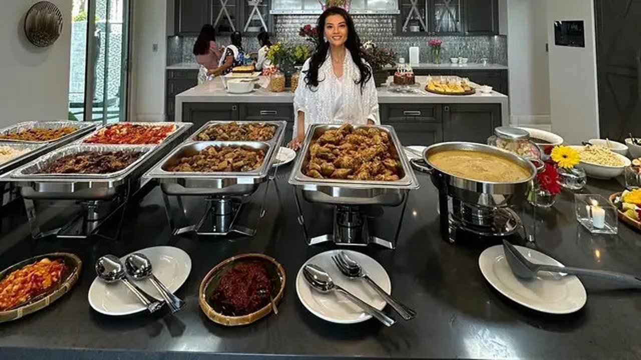 Potret Farah Quinn rayakan lebaran di Amerika (Sumber: Instagram/farahquinnofficial)