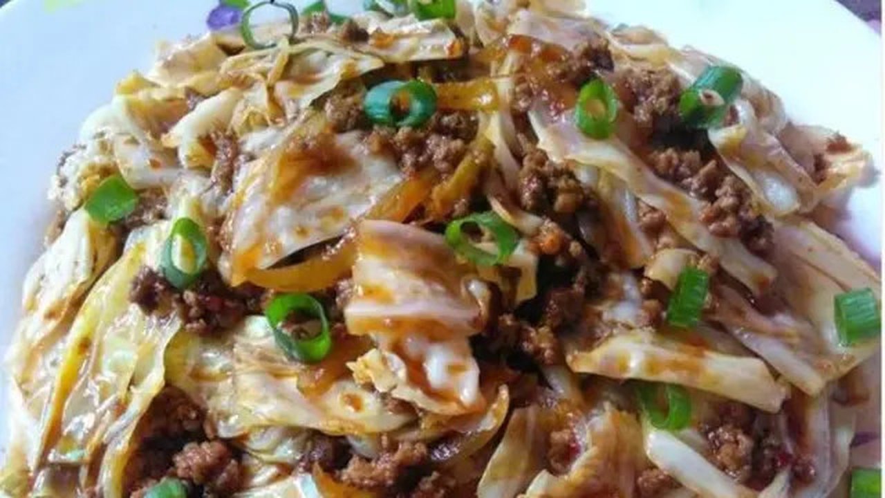 Resep Praktis dan Unik dari Bahan Kol:  Tumis Kol mix Daging Cincang. (dok.Instagram @ismaya_dapur_maya/https://www.instagram.com/p/B4_KW7Xj_RO/Henry)