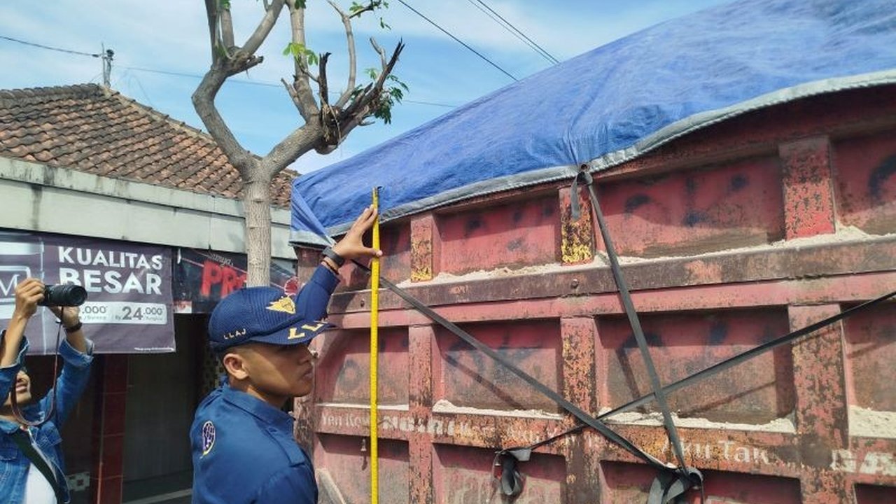 Dishub Ponorogo melarang sejumlah angkutan barang melintas selama periode mudik dan balik Lebaran 2025 untuk memastikan kelancaran lalu lintas, khususnya kendaraan ODOL dan tambang.