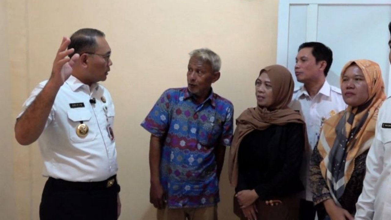 Pemkot Jakpus berkolaborasi dengan Baznas dan perusahaan swasta untuk memperbaiki 80 rumah warga miskin melalui program bedah rumah guna mengurangi kesenjangan sosial.