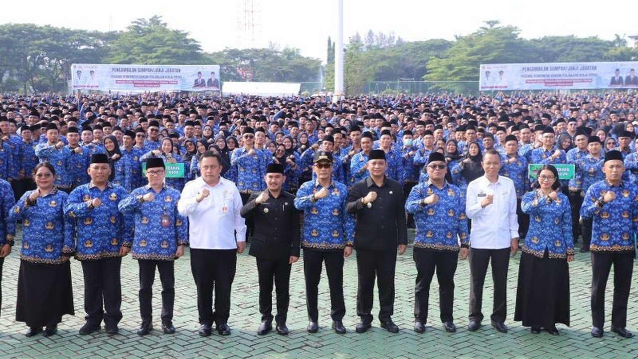 Pemerintah Kabupaten Bekasi mencetak sejarah dengan melantik 9.051 tenaga honorer menjadi PPPK secara serentak, terbanyak di Indonesia untuk tahap pertama tahun 2025.