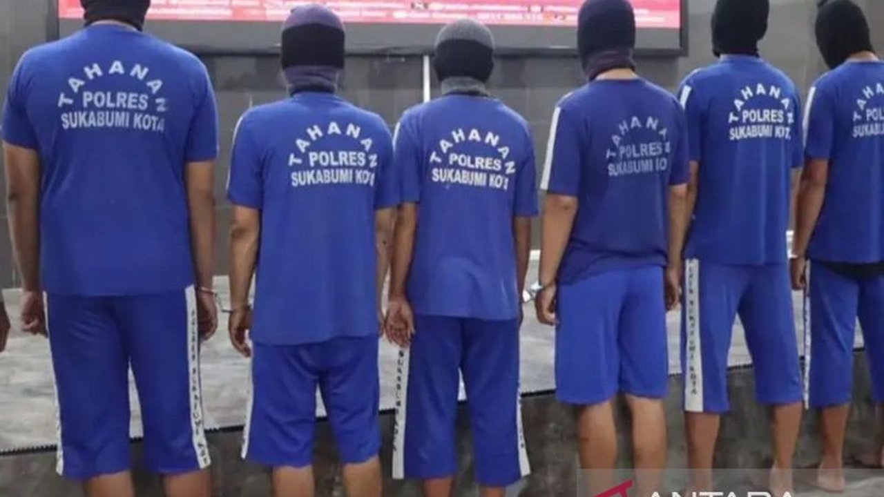 Sepuluh pengedar narkoba, obat keras terbatas, dan psikotropika ditangkap Polres Sukabumi Kota dalam sebulan terakhir, menyelamatkan sekitar 7000 jiwa dari bahaya penyalahgunaan narkoba.