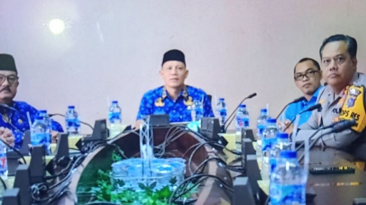 Pemerintah Kabupaten Pasaman, Sumatera Barat, berupaya percepat pencairan THR ASN 2025 sebesar Rp27 miliar untuk 5.000 PNS dan PPPK sebelum Lebaran tiba.