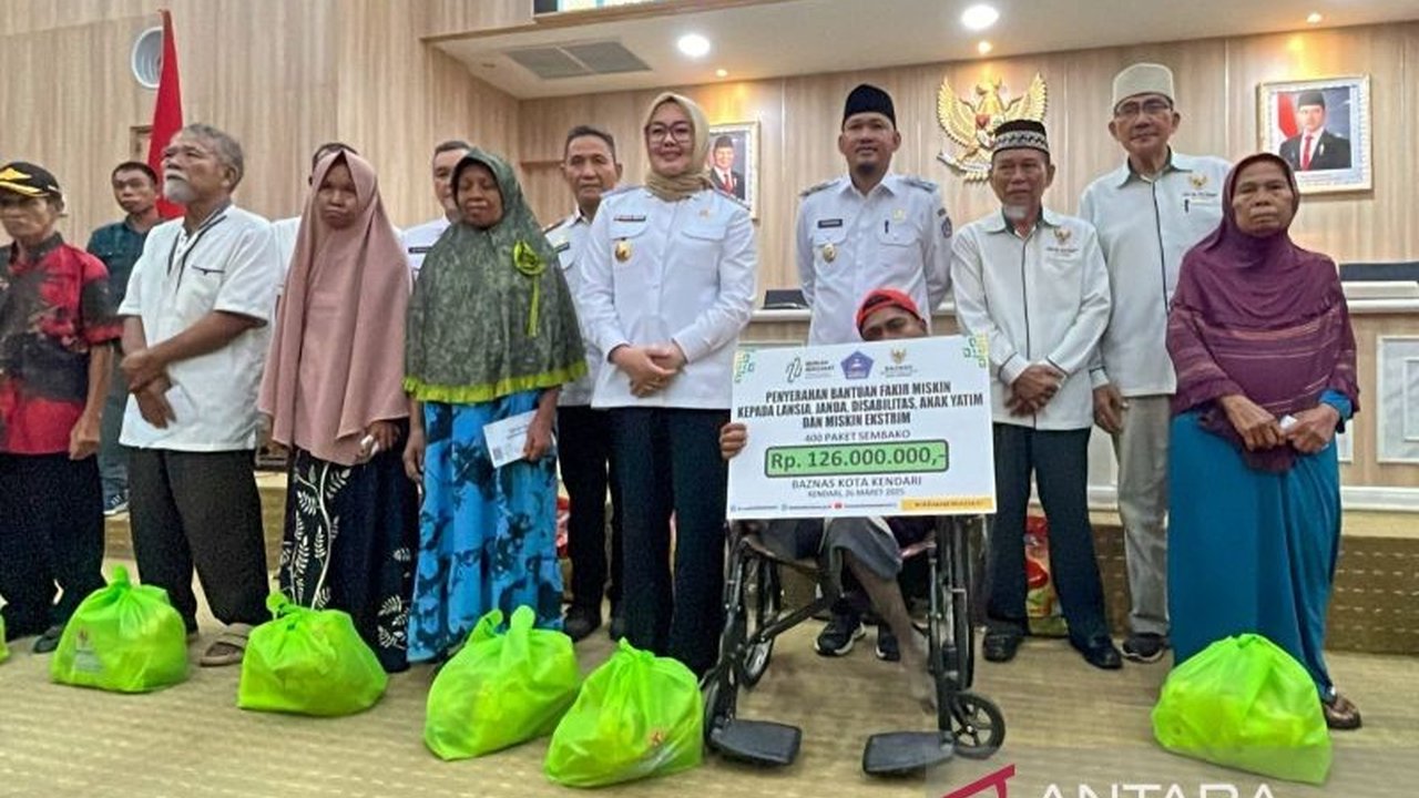 Pemerintah Kota Kendari salurkan 400 paket sembako senilai Rp126 juta melalui Baznas untuk warga kurang mampu, termasuk penyandang disabilitas, lansia, dan janda di Kota Kendari.