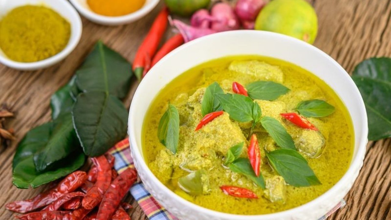 Dokter jantung, Mega Febrianora, memberikan tips pola makan sehat bagi pasien jantung selama Lebaran, dengan mengurangi makanan olahan dan menjaga porsi makan seimbang.