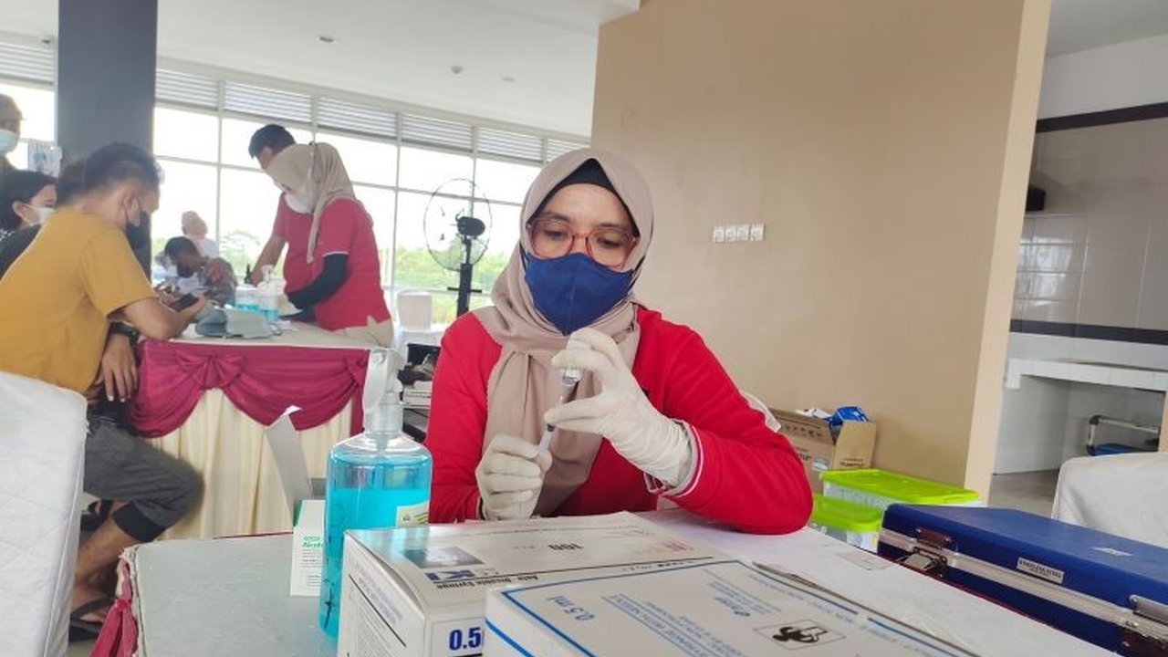 Gubernur Lampung, Rahmat Mirzani Djausal, tekankan transformasi kesehatan sebagai kunci kemajuan daerah, meliputi pemeriksaan gratis, penurunan kasus TBC, dan pembangunan rumah sakit baru.