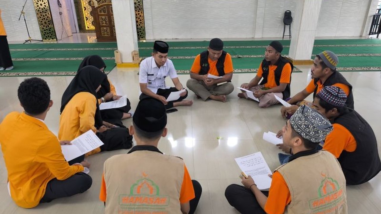 UPT Rutan Kelas I Makassar meluncurkan program 'One Day One Ayat' untuk mencetak penghafal Al-Quran dari warga binaan, bekerja sama dengan mahasiswa UNM.