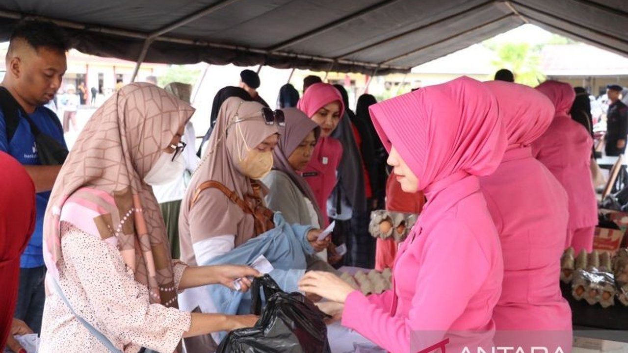 Bazar Murah Brimob Polda Kaltara Ringankan Beban Masyarakat Jelang Lebaran