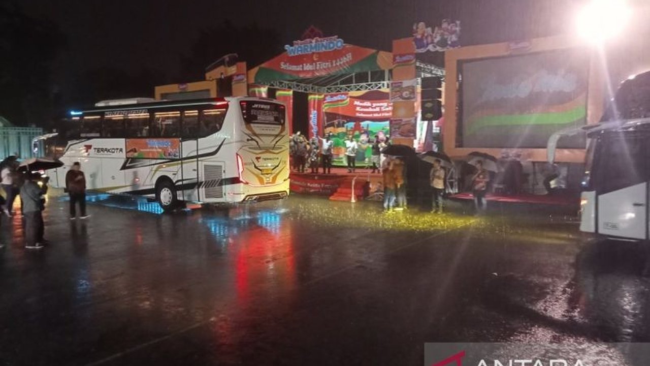 Wakil Gubernur DIY melepas 1.700 pedagang warung makan Indomie (Warmindo) beserta keluarga dalam program mudik gratis Indomie 2025 di Yogyakarta, sebagai bentuk apresiasi dan mempererat silaturahmi.